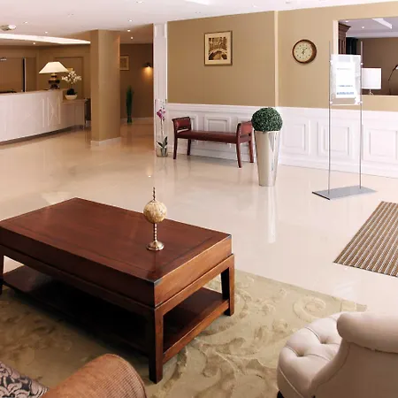 Ξενοδοχείο με διαμερίσματα Residhome Plazza 4*