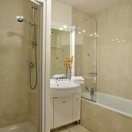 Ξενοδοχείο με διαμερίσματα Residhome Plazza Αρασόν