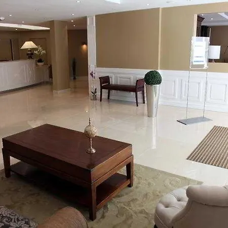 Ξενοδοχείο με διαμερίσματα Residhome Plazza 4*